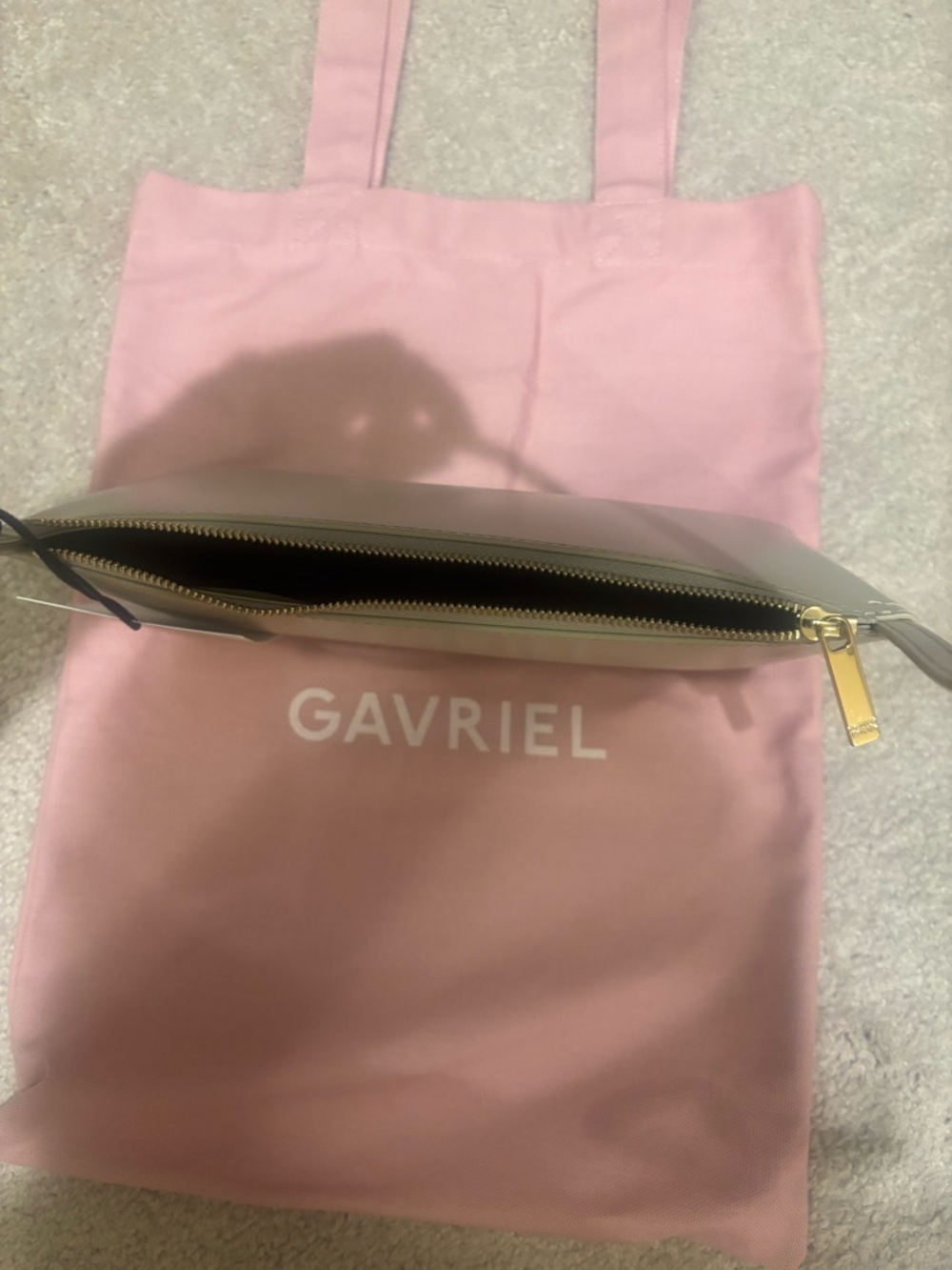 NWT! Mansur Gavriel Gaia Leather Shoulder Bag in light grey - Picture 6 of 9